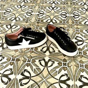 Barely Worn Sole Bliss Adorable Comfort Sneakers